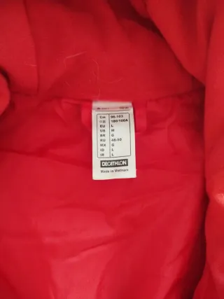 Chaqueta Decathlon Negra y Roja