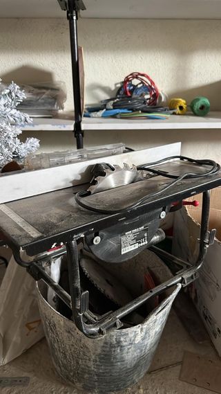 Sierra de mesa para trabajos