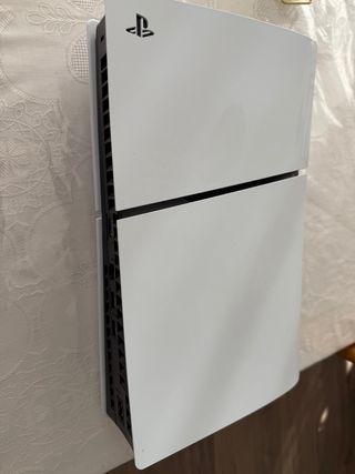 PS5 Slim Digital Edition + 1 Mando