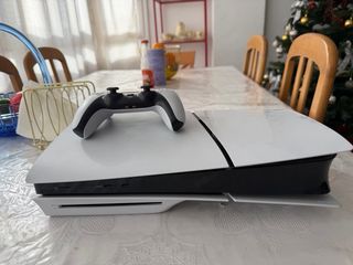 PS5 Slim Digital Edition + 1 Mando