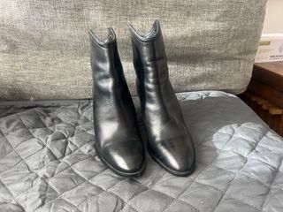 Botines negros de piel