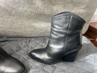 Botines negros de piel