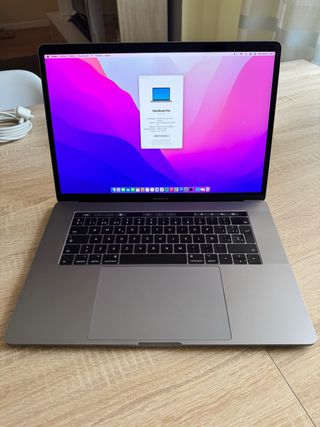 MacBook Pro 15” (2017) – i7 2.8GHz – 16GB – 512GB