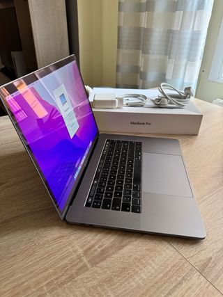 MacBook Pro 15” (2017) – i7 2.8GHz – 16GB – 512GB