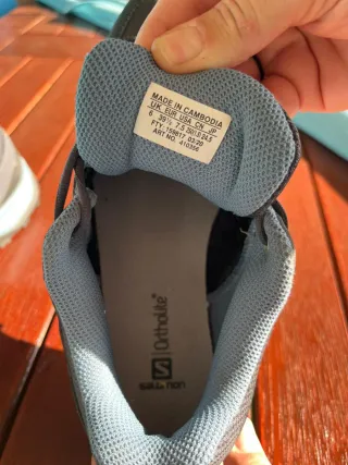 Zapatillas Salomón de senderismo grises y azules