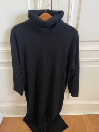 Vestido negro cuello alto