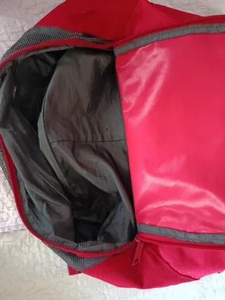 Mochila deportiva roja