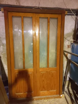 Puertas y 3 ventanas de madera