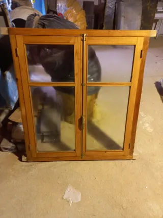 Puertas y 3 ventanas de madera