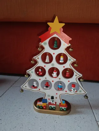 Albero di Natale decorato con trenino