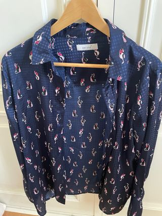 Camisa Azul con gatos color rosa