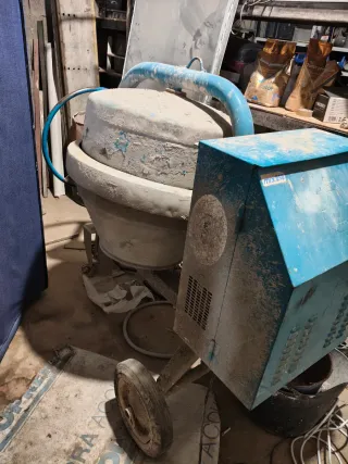 Hormigonera 250L funciona perfectamente