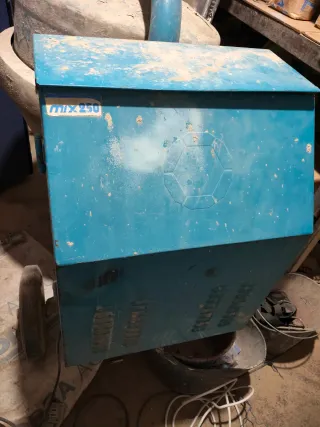 Hormigonera 250L funciona perfectamente