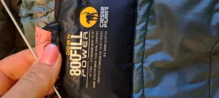 Piumino nero con cappuccio