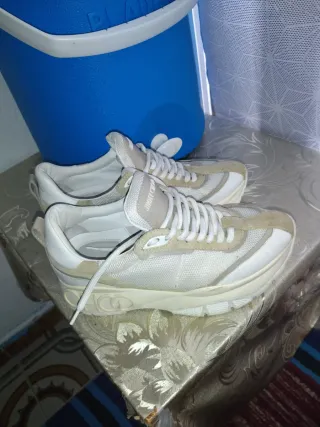 Zapatillas Jimmy Choo Beige y Blancas