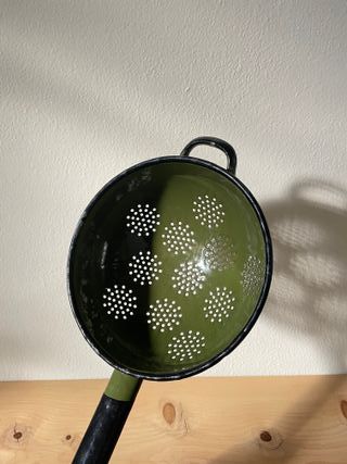 Scolapasta vintage in metallo smaltato