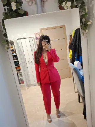 Traje Zara frambuesa chaqueta y pantalón