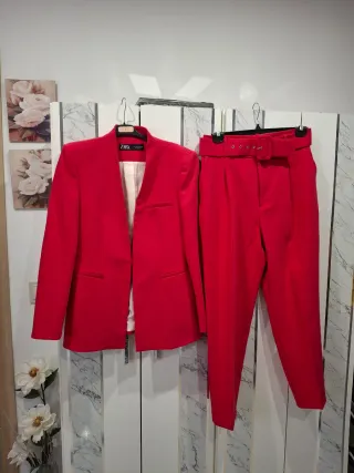 Traje Zara frambuesa chaqueta y pantalón