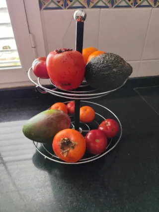 Frutero metálico 2 pisos amplios y estables.