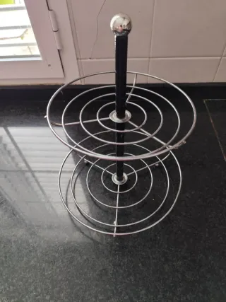 Frutero metálico 2 pisos amplios y estables.