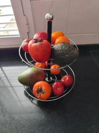 Frutero metálico 2 pisos amplios y estables.