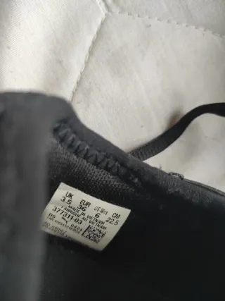 Zapatillas Puma Negras y Plateadas