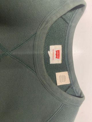 SUDADERA VERDE OSCURO LEVIS TALLA M y ADIDAS ROJA