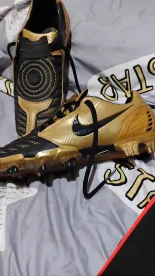 Botas Fútbol Nike Total 90 Doradas