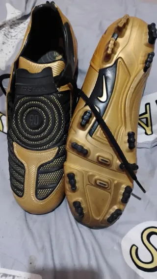 Botas Fútbol Nike Total 90 Doradas