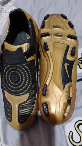 Botas Fútbol Nike Total 90 Doradas