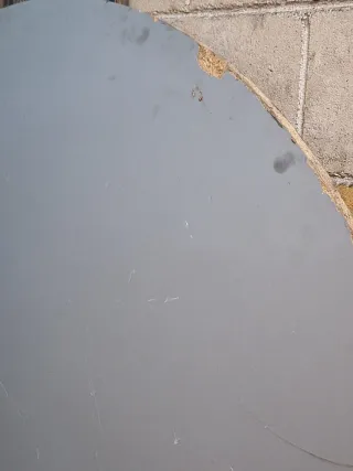 Tablero redondo de madera gris – Ideal