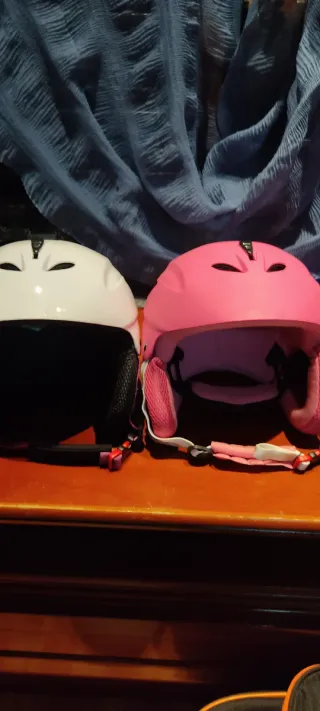 Dos Cascos de esquí rosa talla M y blanco talla L
