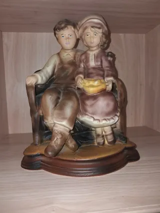 Figura de época 2 niños