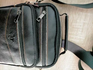 Bandolera de piel genuina negra