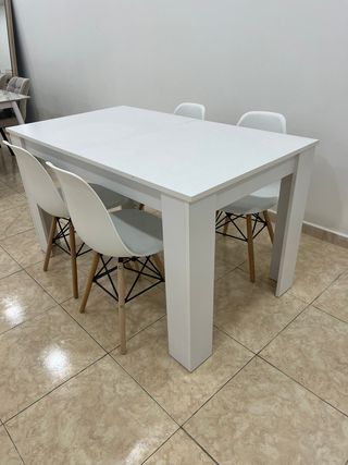 MESA DE MADERA EXTENSIBLE +4 SILLAS BLANCA