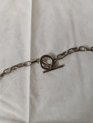 Collana di metallo con pietra dura