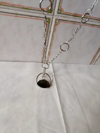 Collana di metallo con pietra dura