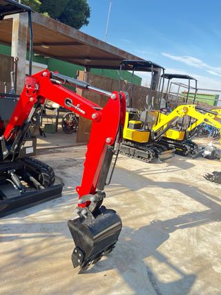 Miniexcavadora roja y negra