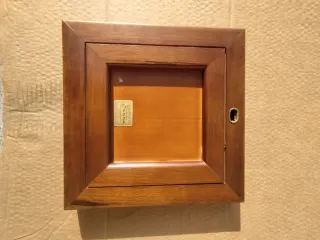 Portagioie in legno e metallo