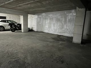 Plaza de garaje moto o coche pequeño calle Pino