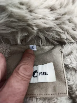 Abrigo beige con cuello de pelo