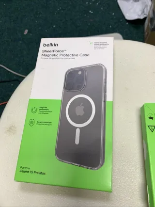 Cover Belkin SheerForce MagSafe iPhone 15 Pro Max