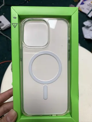 Cover Belkin SheerForce MagSafe iPhone 15 Pro Max