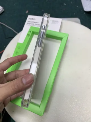 Cover Belkin SheerForce MagSafe iPhone 15 Pro Max