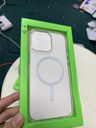 Cover Belkin SheerForce MagSafe iPhone 15 Pro Max