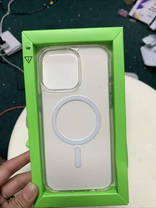 Cover Belkin SheerForce MagSafe iPhone 15 Pro Max