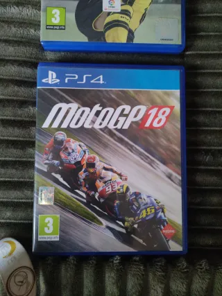 Lote 2 Videojuegos PS4: FIFA 17 y MotoGP 18