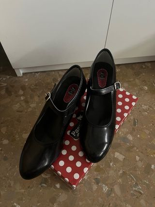 Tacones Sevillana Negros Nuevos