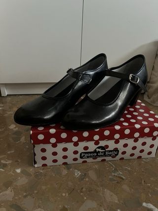 Tacones Sevillana Negros Nuevos