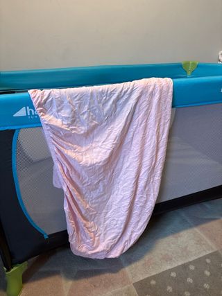 Cuna de viaje y colchón. Marca hauck